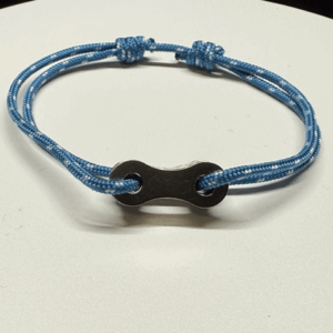 Bracelet maillon argenté, cordon bleu clair